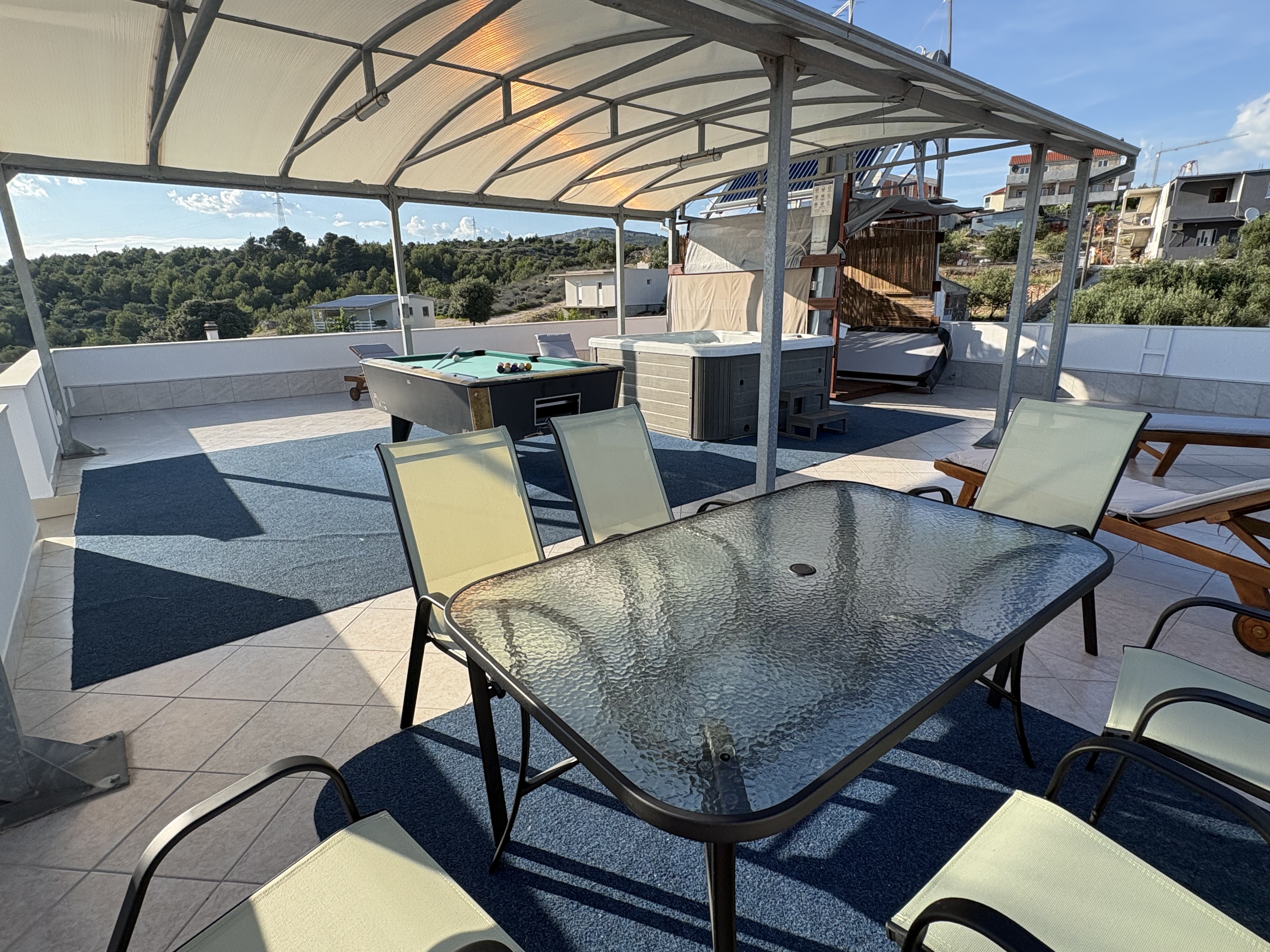 Table & Chairs